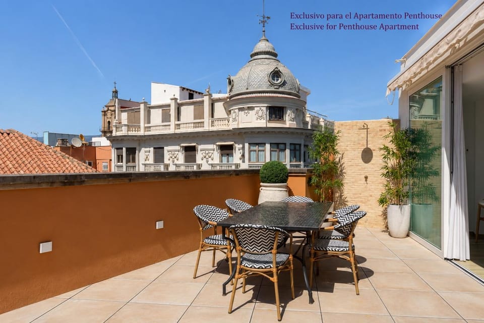 View (from property/room), Balcony/Terrace, City view