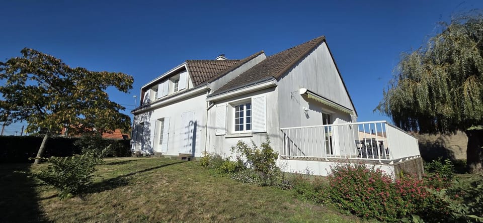 Property building, Facade/entrance, Off site