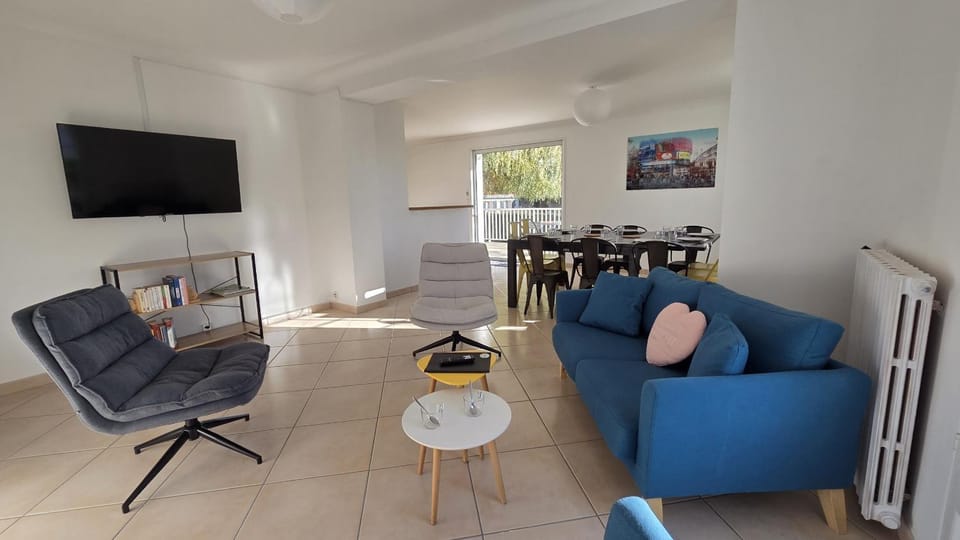 Communal lounge/ TV room, Living room