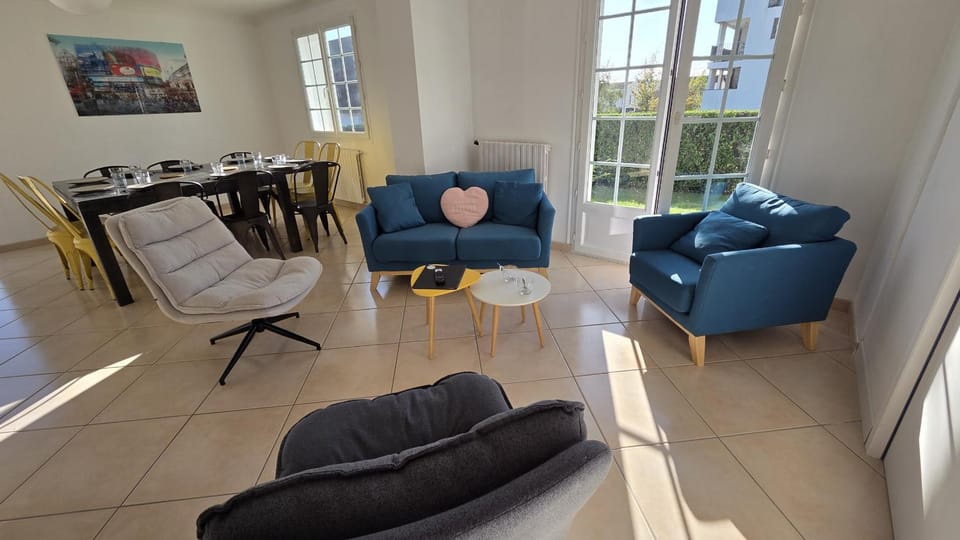 Communal lounge/ TV room, Living room
