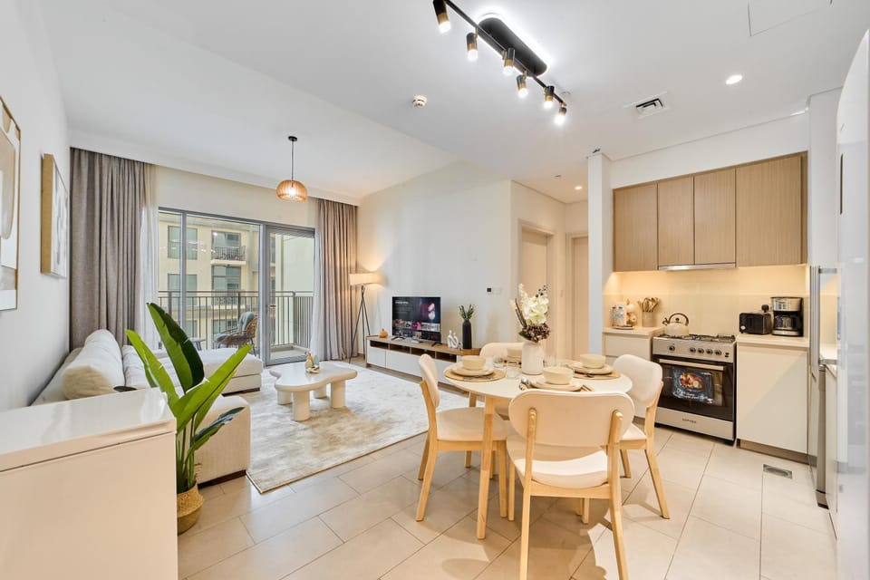 Kitchen or kitchenette, Seating area, Dining area, oven, stove