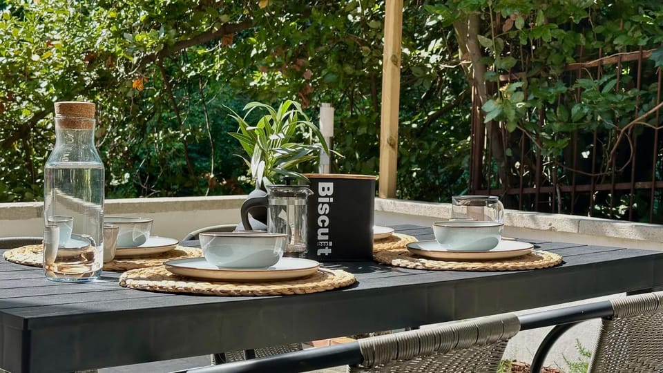 Dining area, Garden view