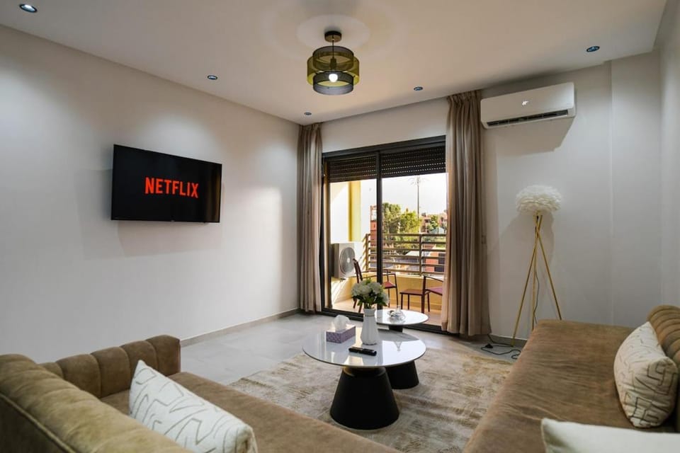 Communal lounge/ TV room, TV and multimedia, Living room, Seating area, air conditioner