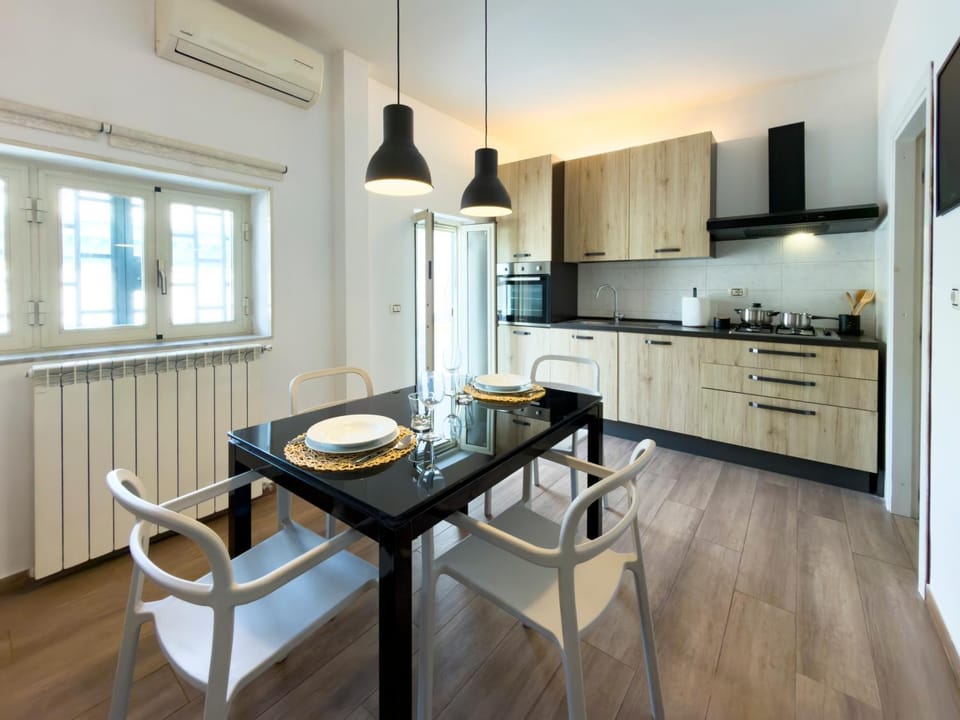Lunch, kitchen