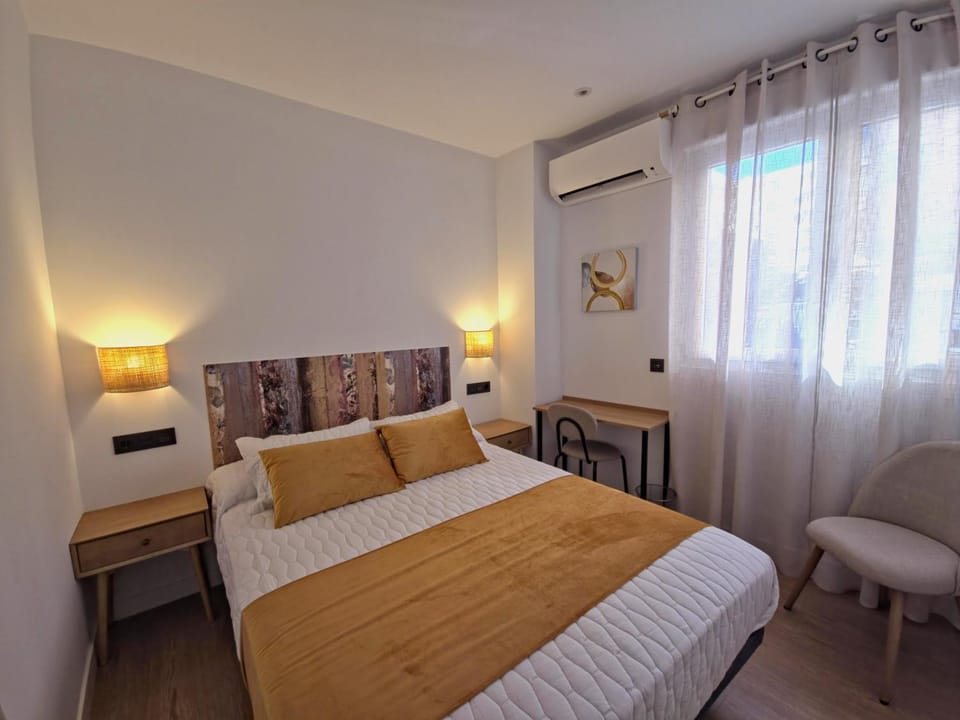 Bed, Bedroom, air conditioner