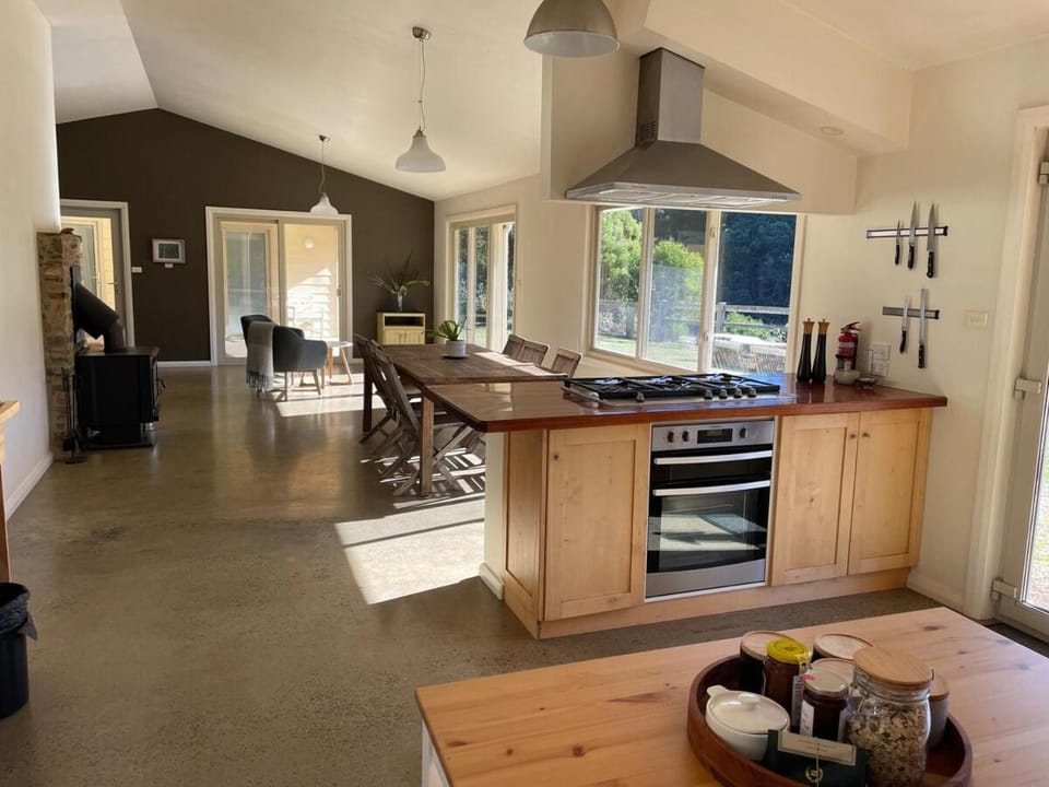 One Mile Bridge - Off Grid Stays House in Mole Creek