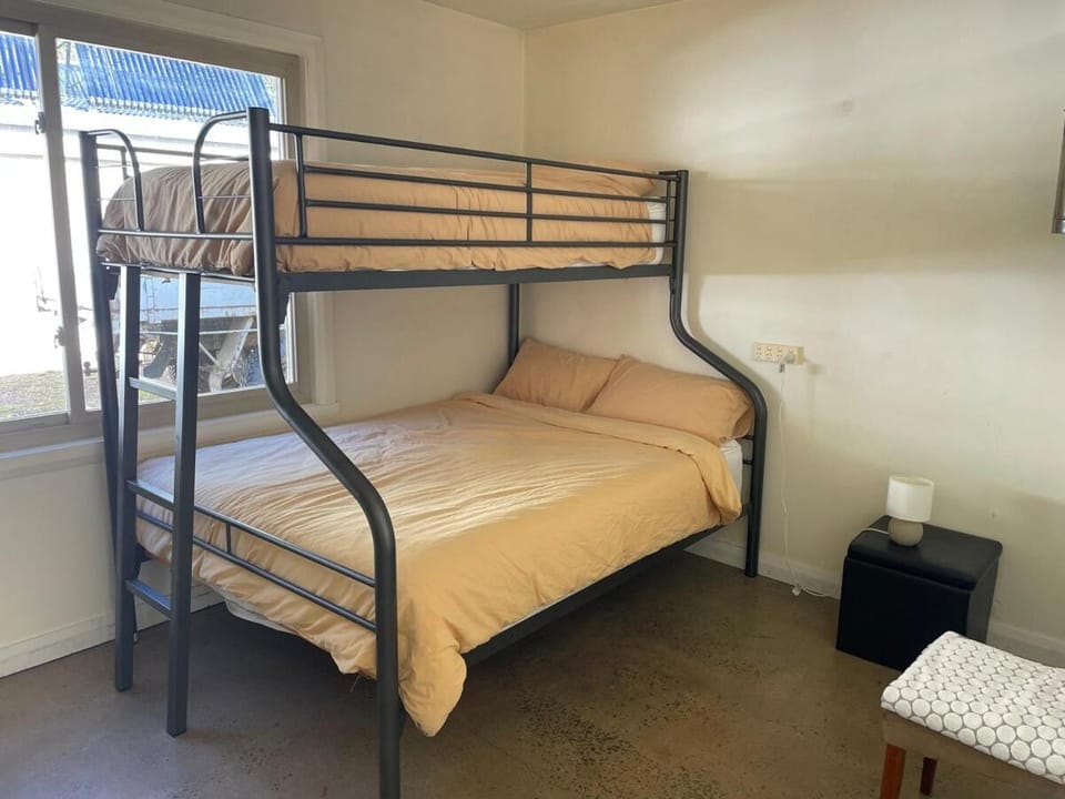 One Mile Bridge - Off Grid Stays House in Mole Creek