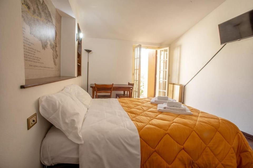 Piazza Grande-Giallo Cremisi House in Arezzo