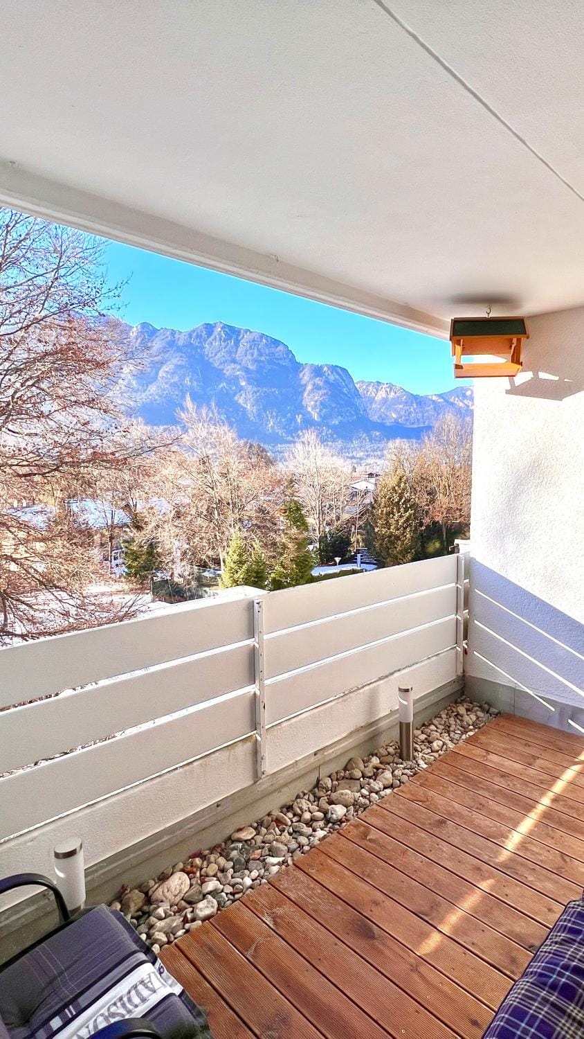 Balcony/Terrace, Mountain view