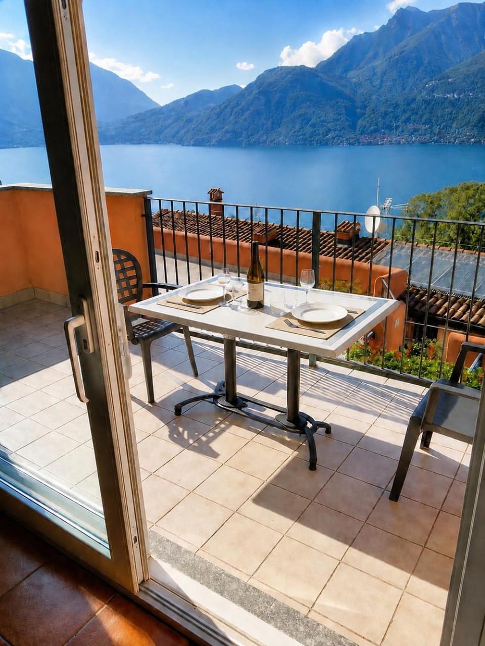 View (from property/room), Balcony/Terrace, Lake view