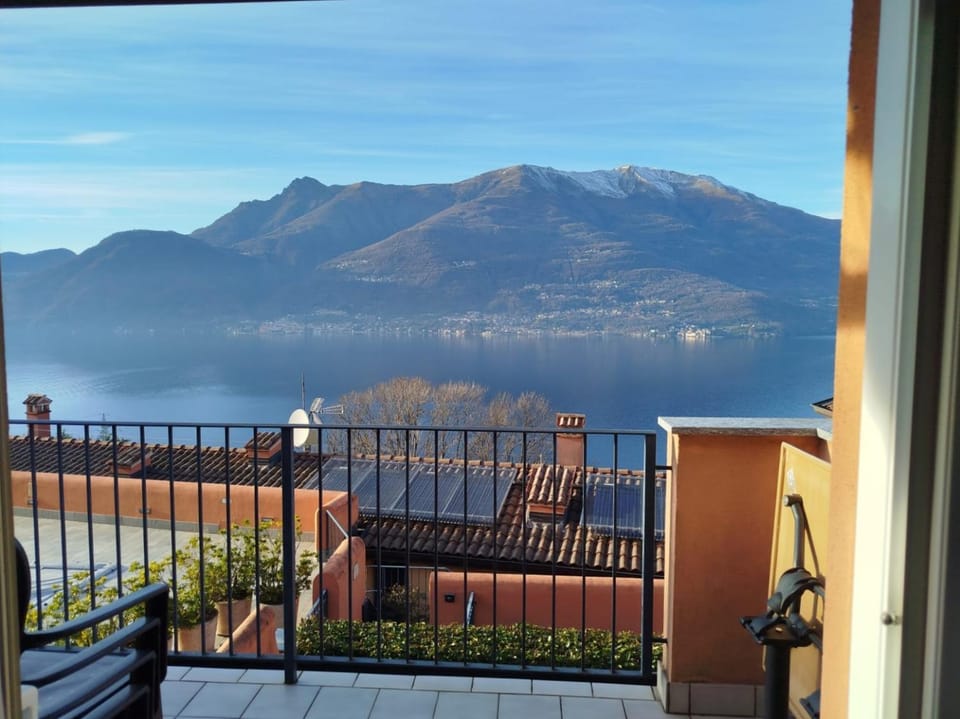 Balcony/Terrace, Lake view