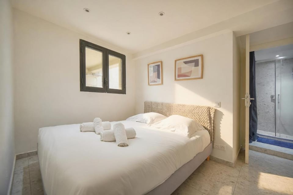 FRGK " JAURES Duplex Central Cannes Quiet Courtyard with Mezzanine 100m from Train Station Apartment in Cannes