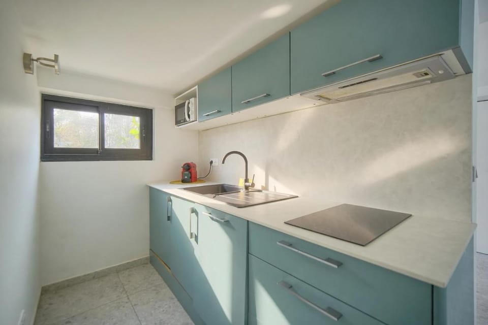 FRGK " JAURES Duplex Central Cannes Quiet Courtyard with Mezzanine 100m from Train Station Apartment in Cannes