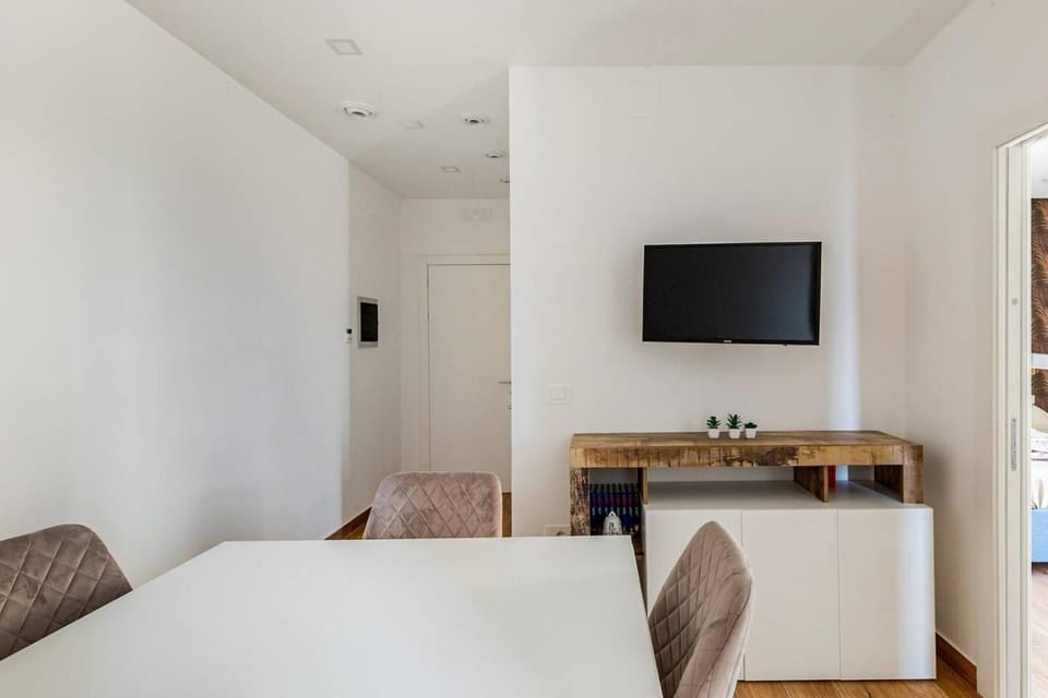 Communal lounge/ TV room, Living room, Seating area