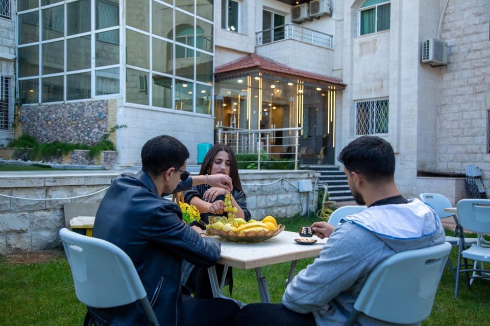 Patio, Food and drinks, Seating area, Food