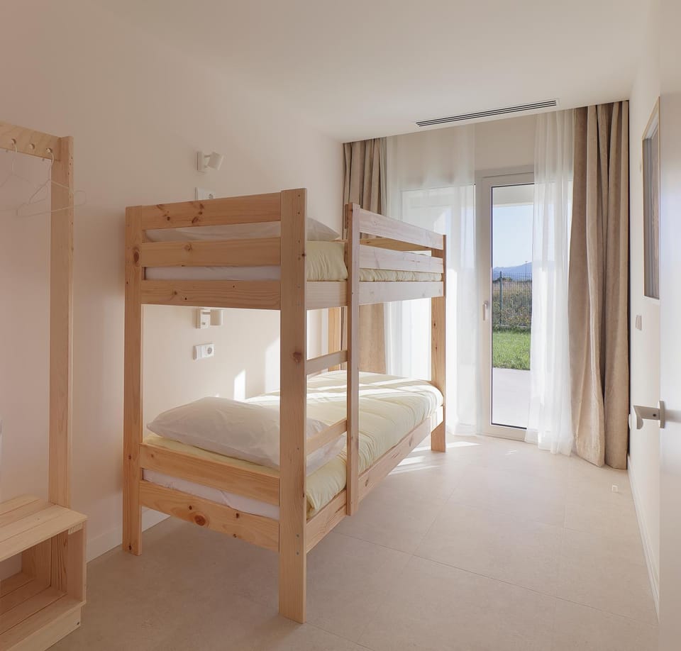 Bedroom, bunk bed