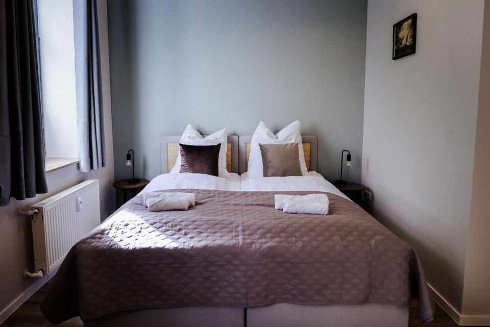 Bed, Photo of the whole room, towels