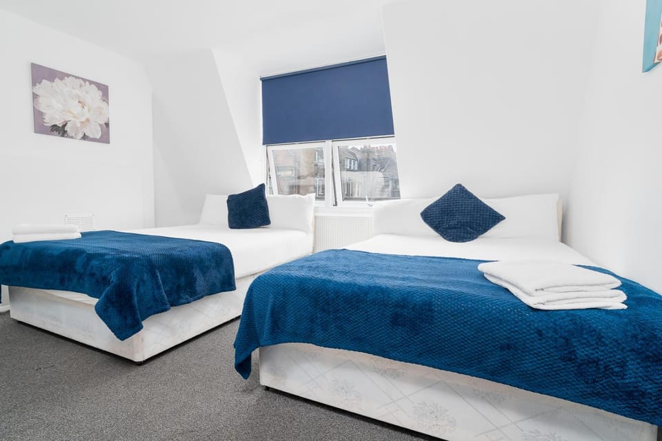 Photo of the whole room, Bedroom, towels