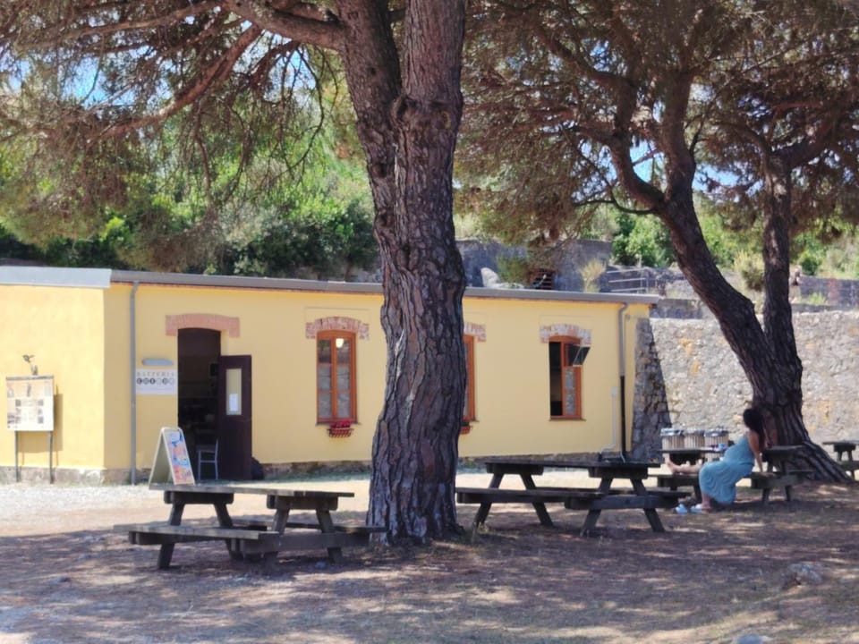 Batteria Chiodo - Rifugio escursionistico e culturale Hostel in Province of Massa and Carrara