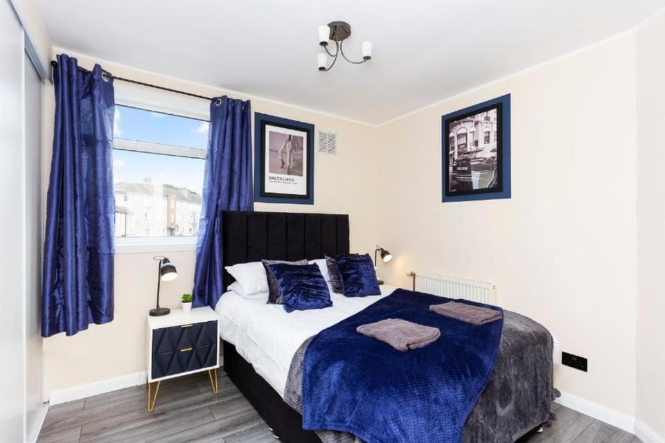 Urban Charm - 3BR Home with Private Garden House in Edinburgh