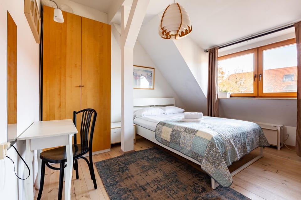 Bed, Photo of the whole room, Seating area, Bedroom, wardrobe