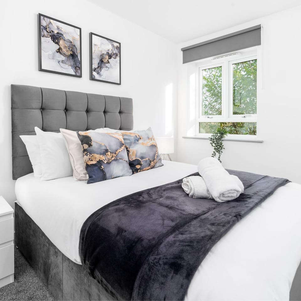 Bed, Bedroom, towels