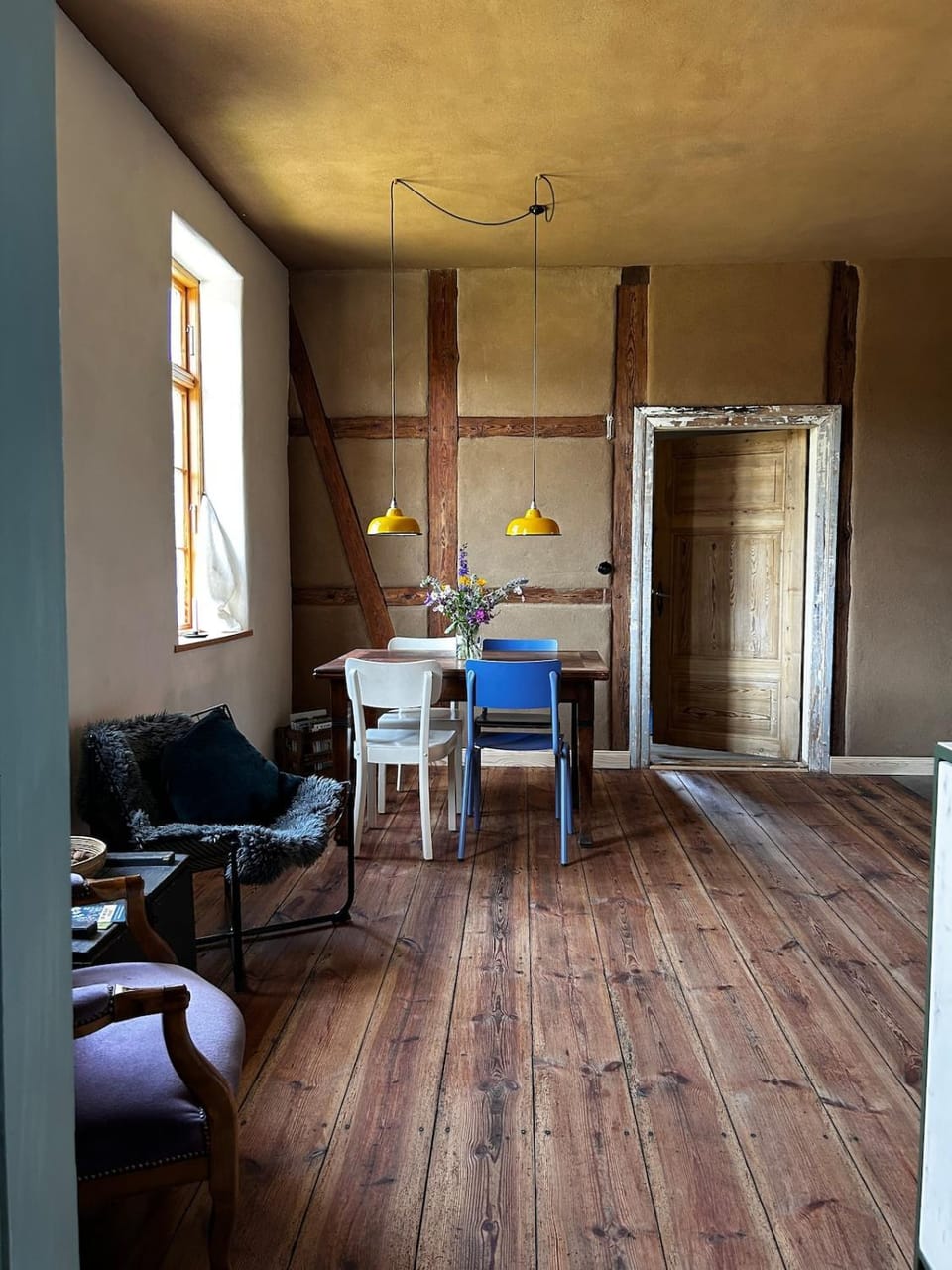 Living room, Seating area, Dining area