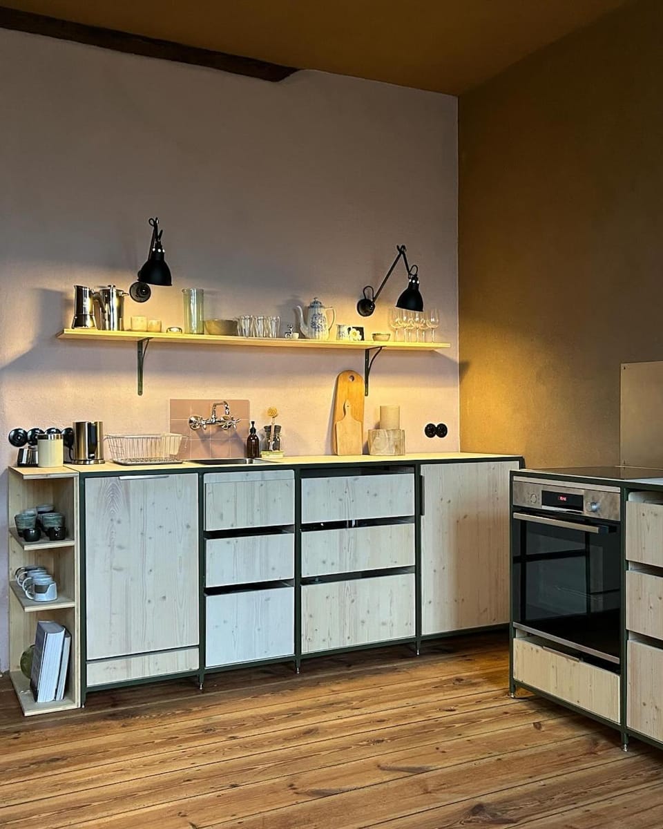 Coffee/tea facilities, Kitchen or kitchenette, stove, kitchen