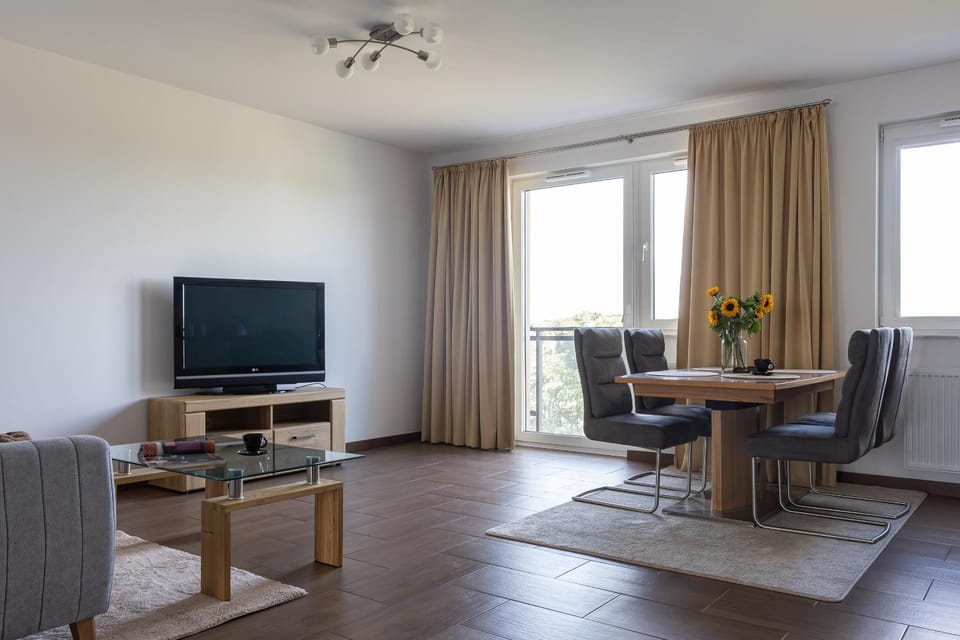 Communal lounge/ TV room, TV and multimedia, Living room, Seating area, Dining area, Evening entertainment, fireplace