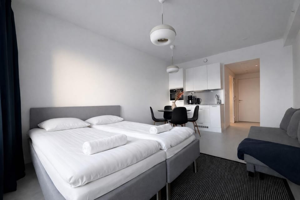 Bed, Kitchen or kitchenette, Living room, Photo of the whole room, Seating area, Bedroom, towels