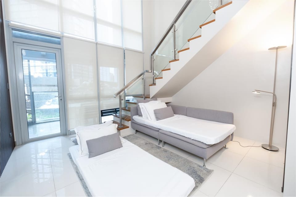 BGC Spacious 1BR Loft Uptown Apartment hotel in Makati