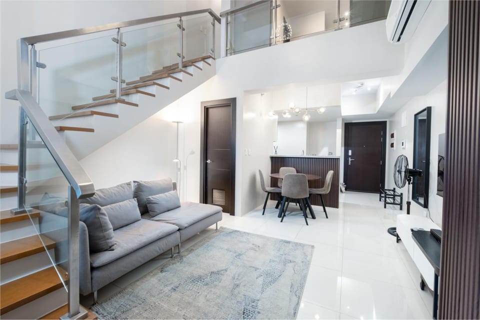 BGC Spacious 1BR Loft Uptown Apartment hotel in Makati