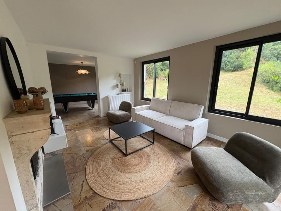 Les Vignes Rouges Villa in Bourgogne-Franche-Comté