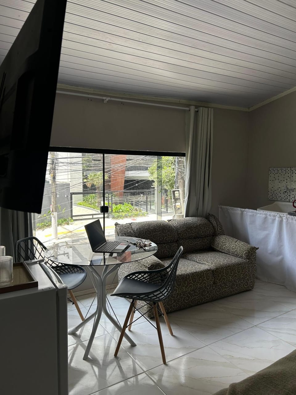 TV and multimedia, Living room, Seating area, Dining area