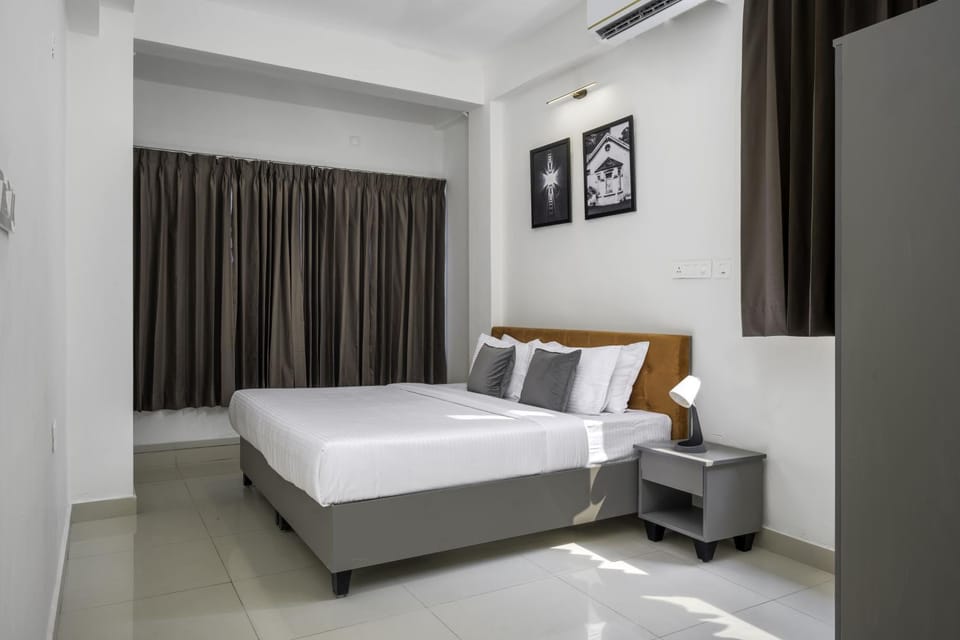 Bed, Photo of the whole room, Bedroom, air conditioner