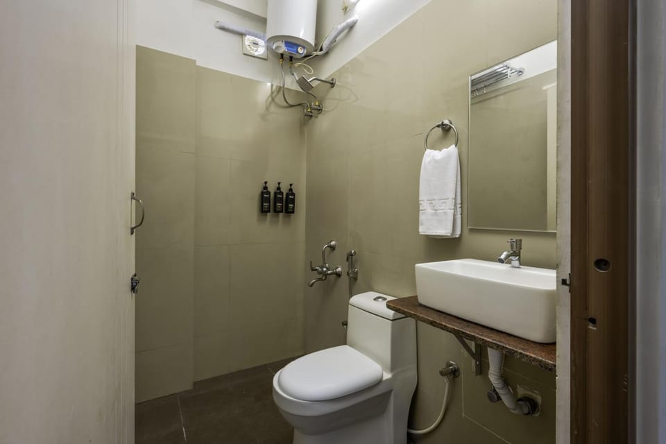 Shower, Toilet, Bathroom, towels