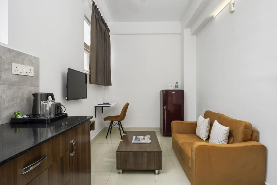 TV and multimedia, Coffee/tea facilities, Kitchen or kitchenette, Living room, Seating area