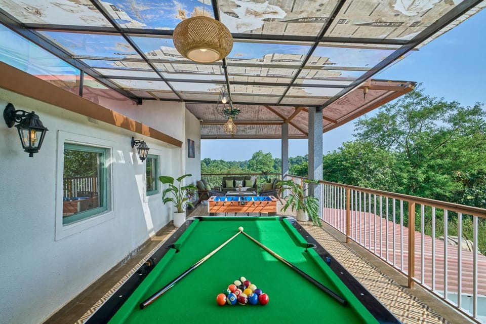Billiard, Game Room