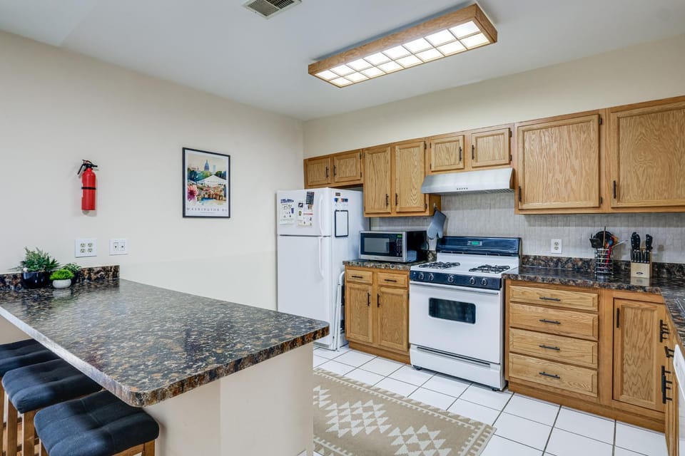 Parking, Steps to Metro! DC Gem 3 Mi to Nat’l Mall House in District of Columbia