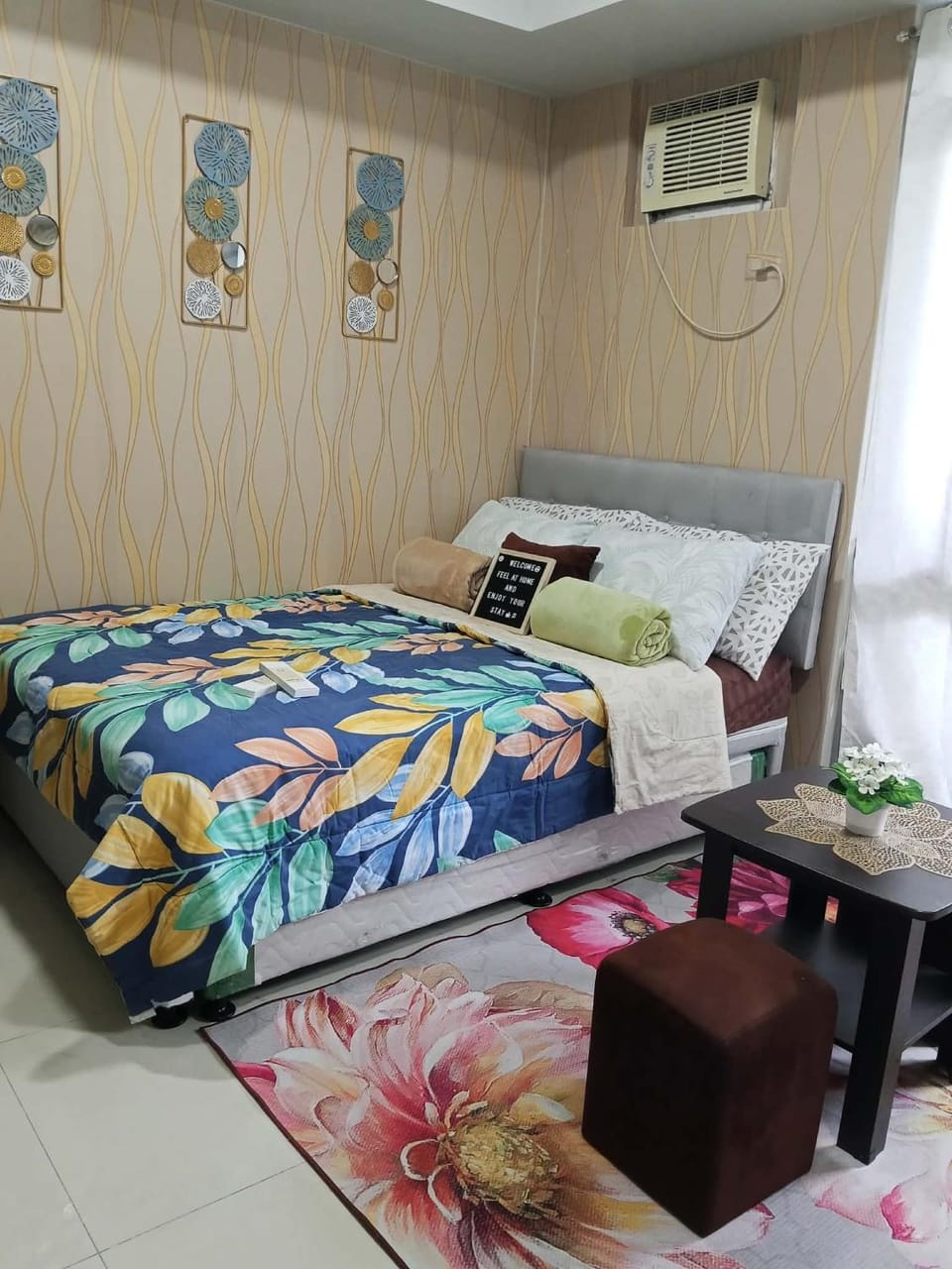 Bed, Photo of the whole room, Bedroom, air conditioner