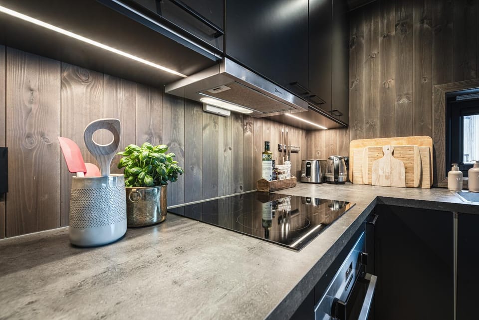 Coffee/tea facilities, Kitchen or kitchenette, dishwasher, stove, toaster