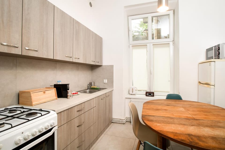 Kitchen or kitchenette, Dining area, oven, pet friendly, stove