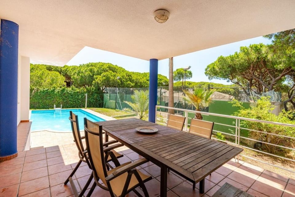 Dining area, Swimming pool