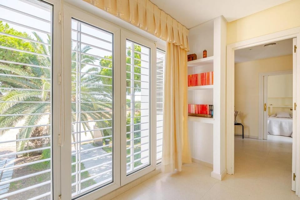 Piscina y pádel privados junto a Doñana Apartment in Costa de la Luz