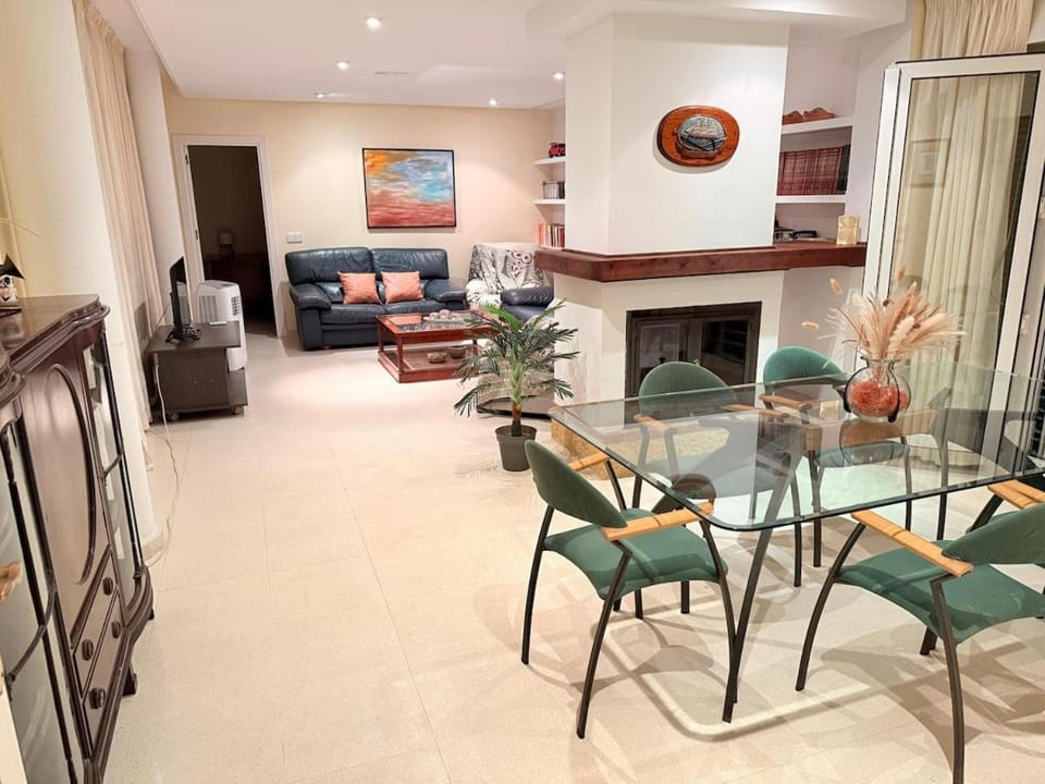Living room, Dining area
