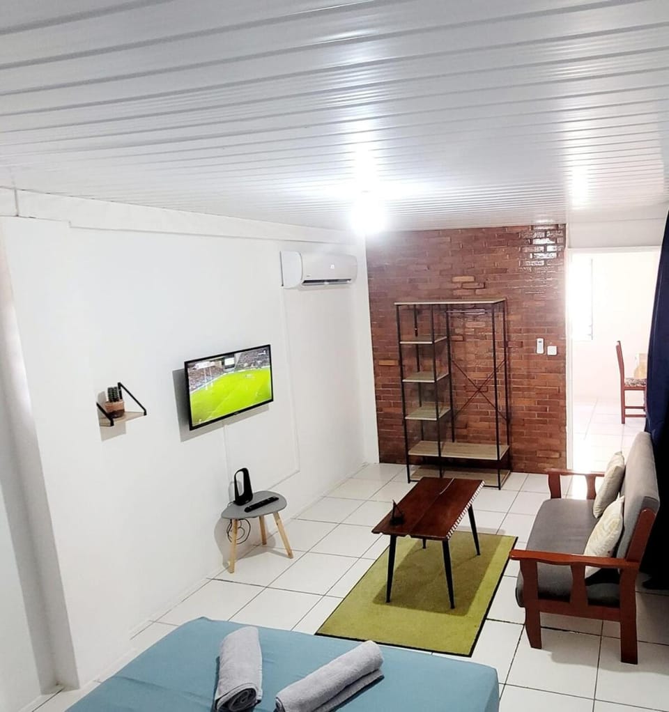 Bed, TV and multimedia, Bedroom