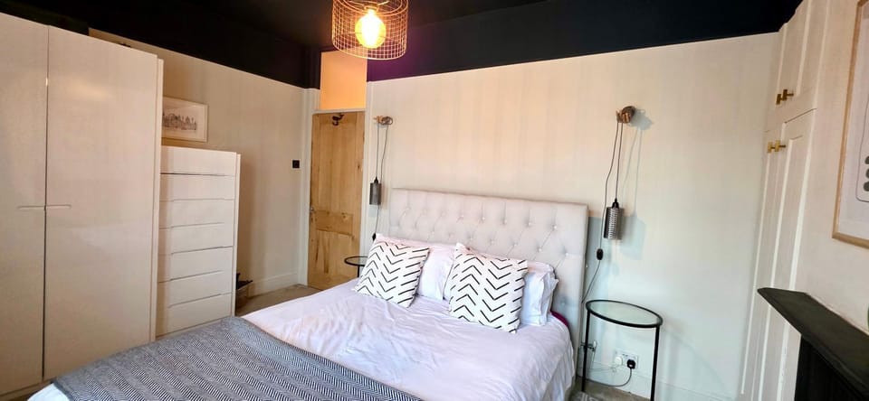 Bedroom, wardrobe