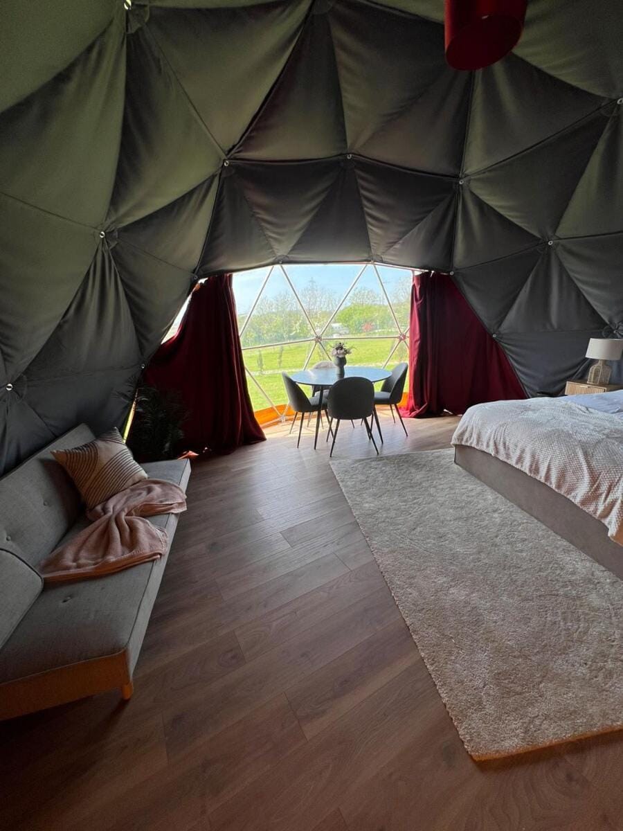 Northern Lights Dome · Romantic Stargazing Stay House in Saint Florence