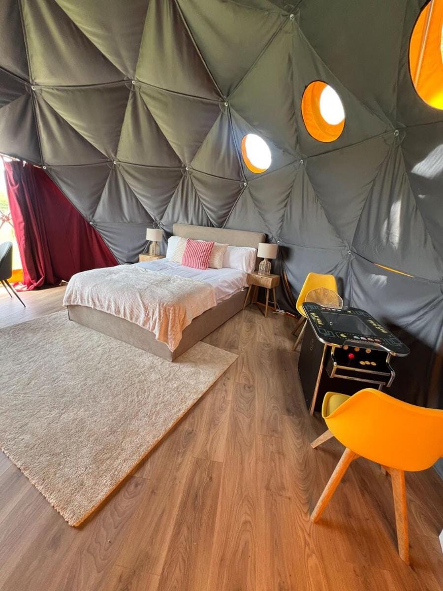 Northern Lights Dome · Romantic Stargazing Stay House in Saint Florence