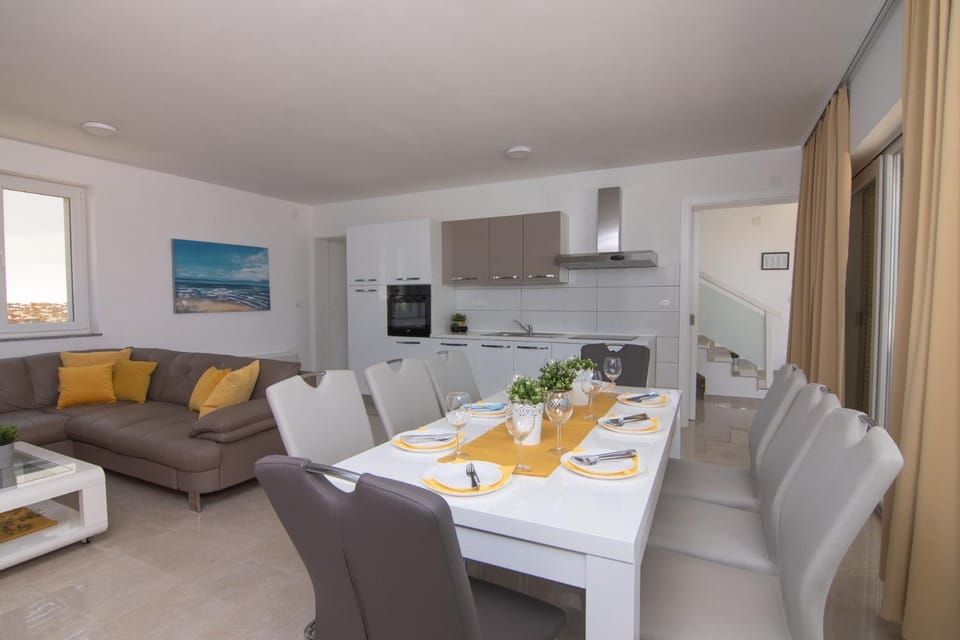 Kitchen or kitchenette, Living room, Dining area